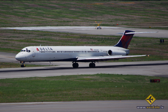 McDonnell Douglas MD-88 (DC-9-88)